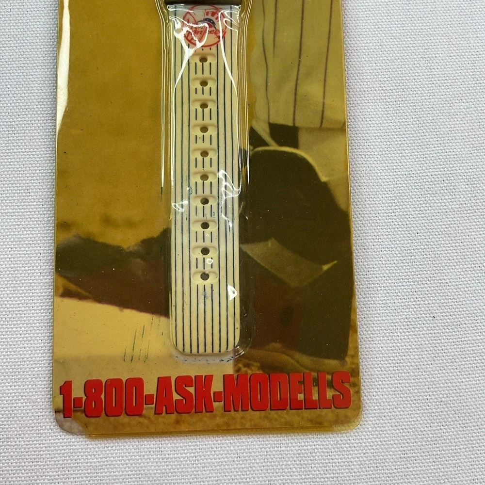 Vintage Yankees Watch 2000 Baseball Modells Sporting Goods New York sealed